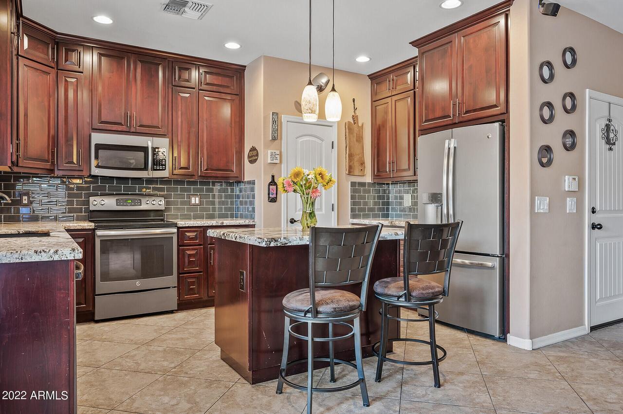 7830 S 64th Ln, Laveen, AZ 85339