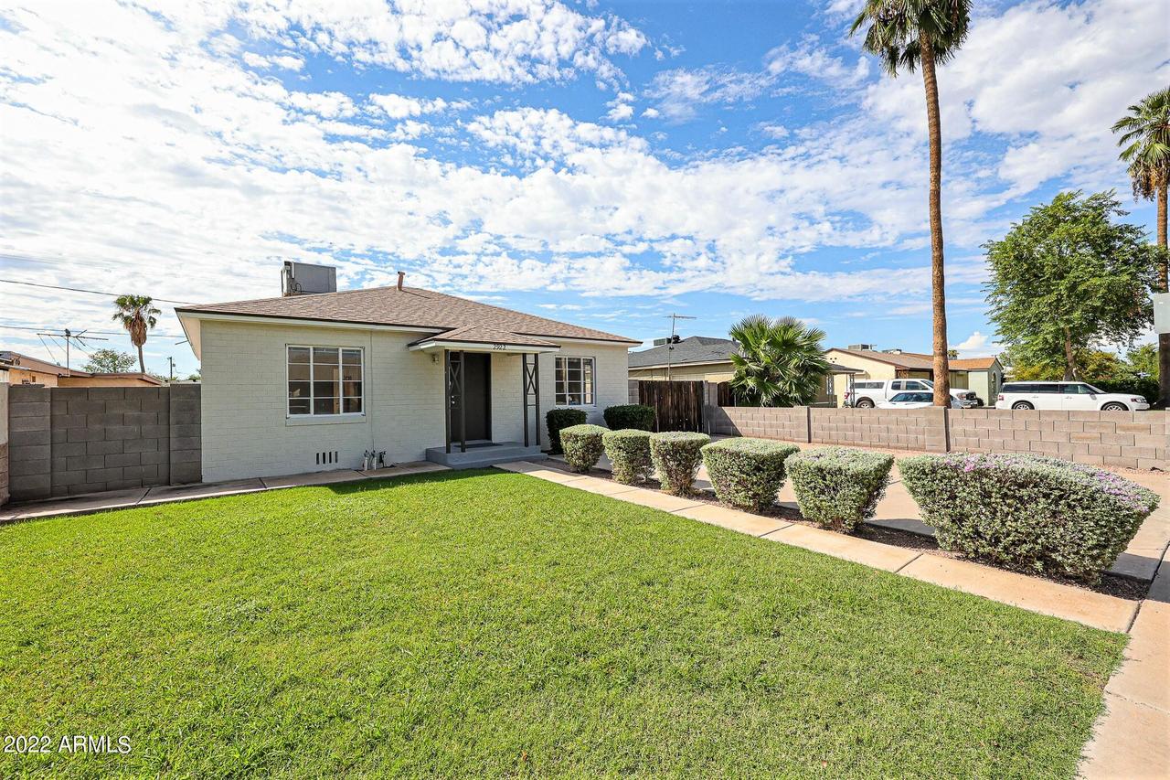 2922 N 15th Ave., Phoenix, AZ 85015