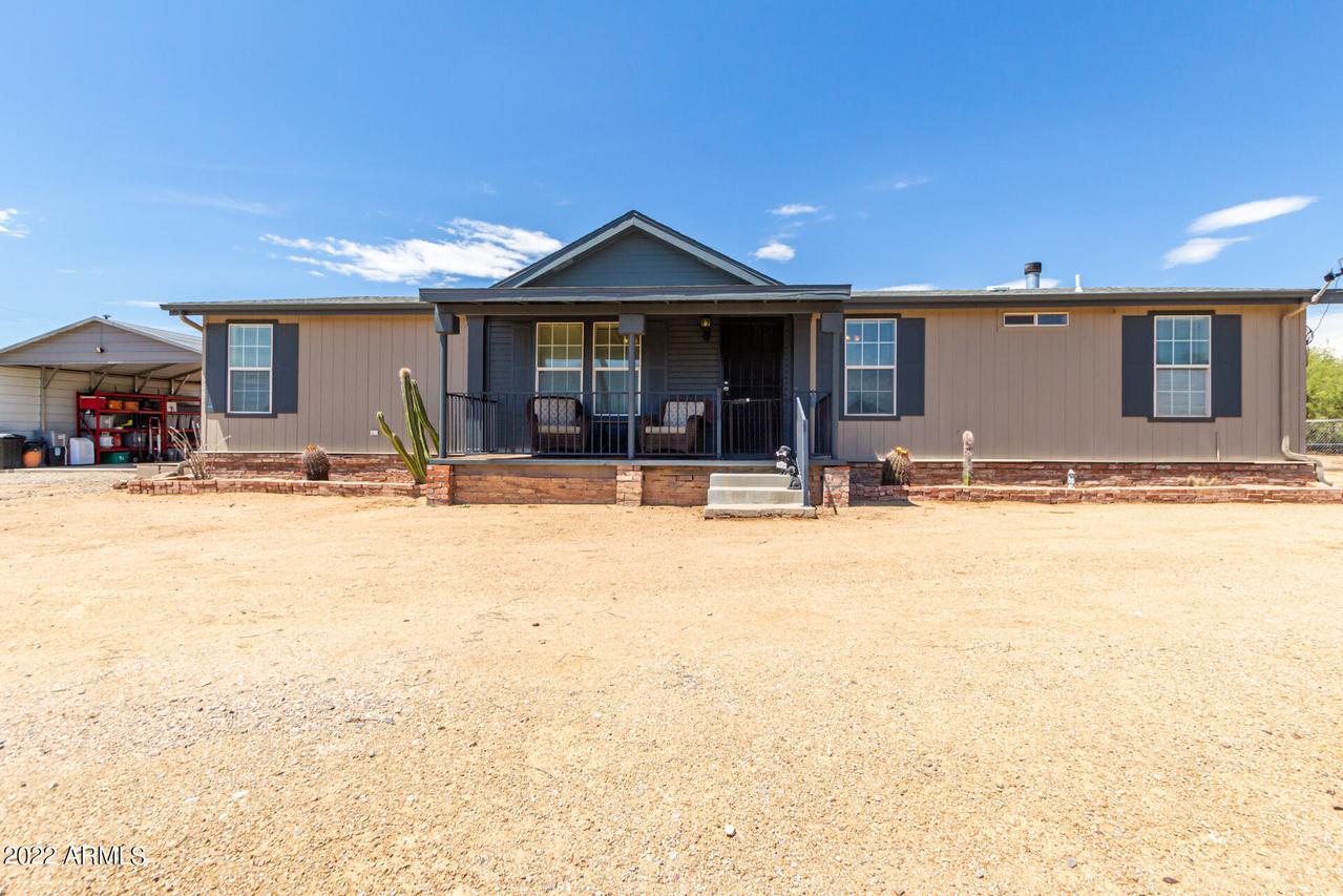 45313 N 20th St., New River, AZ 85087