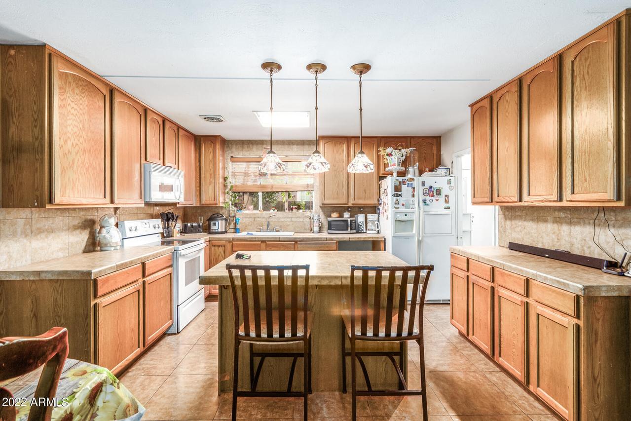 3008 N 56th Ave., Phoenix, AZ 85031