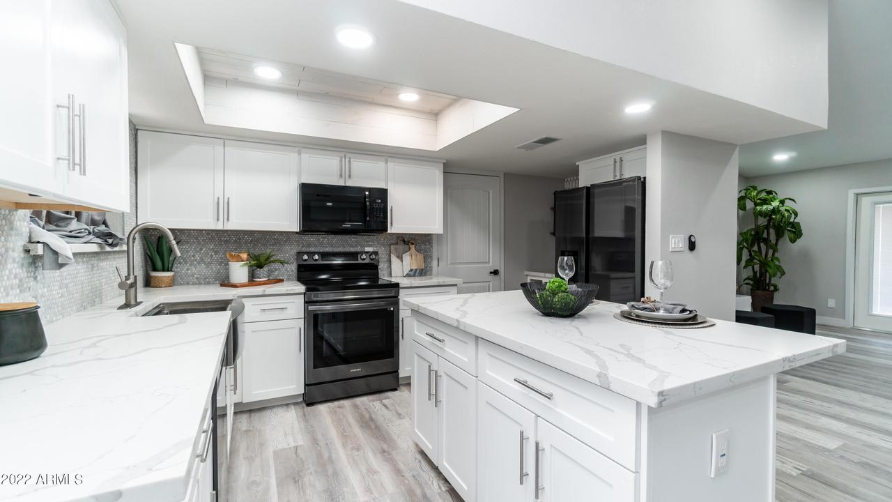 101 W Wagoner Rd., Phoenix, AZ 85023