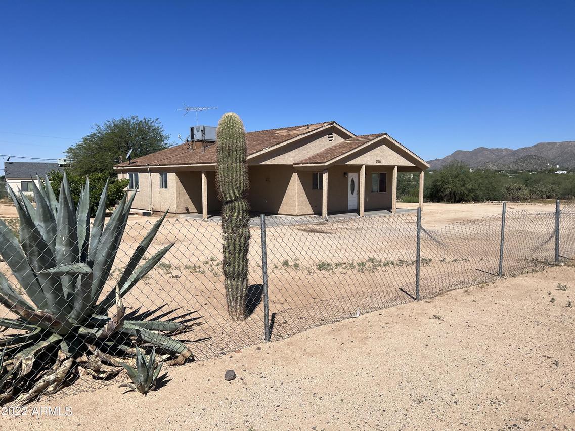 27220 S Santa Fe Rd., Congress, AZ 85332