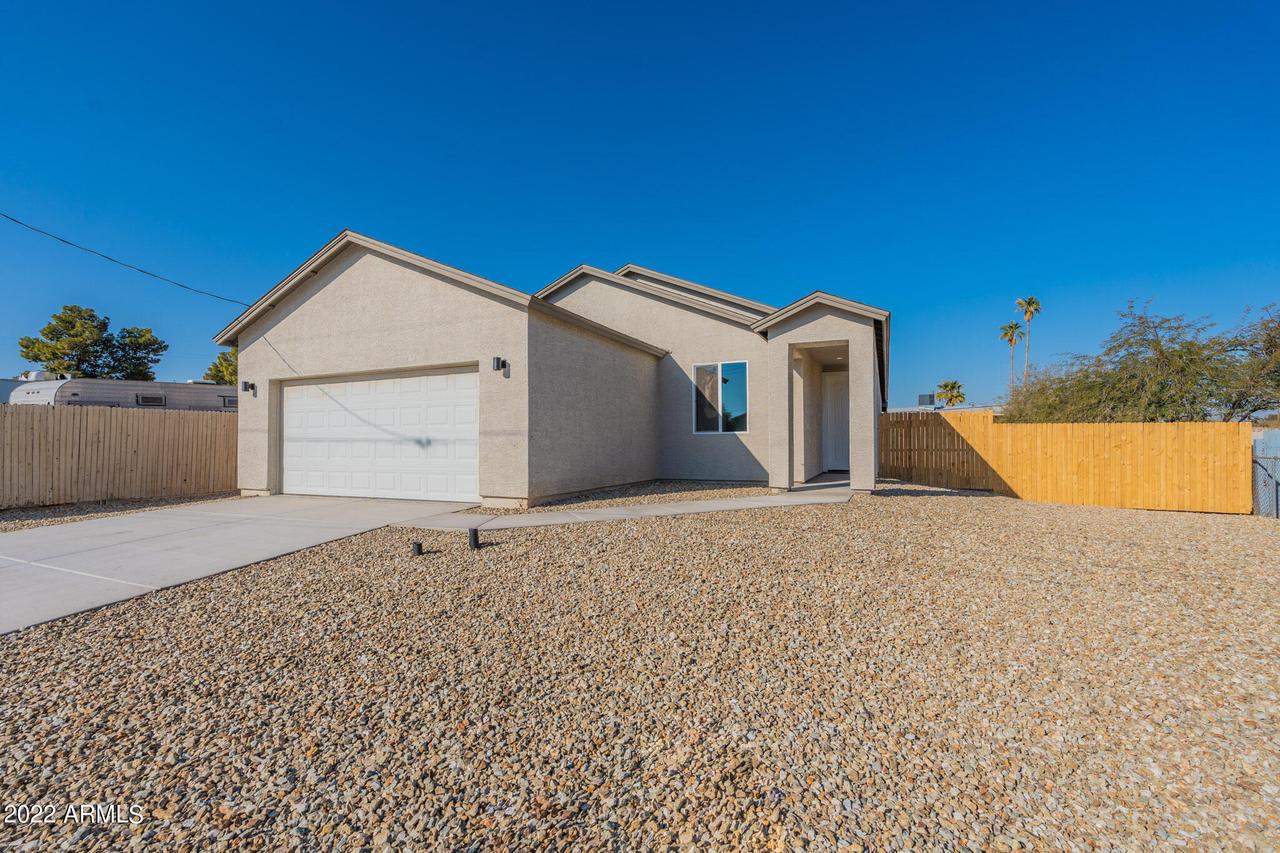 416 E Dee St., Avondale, AZ 85323