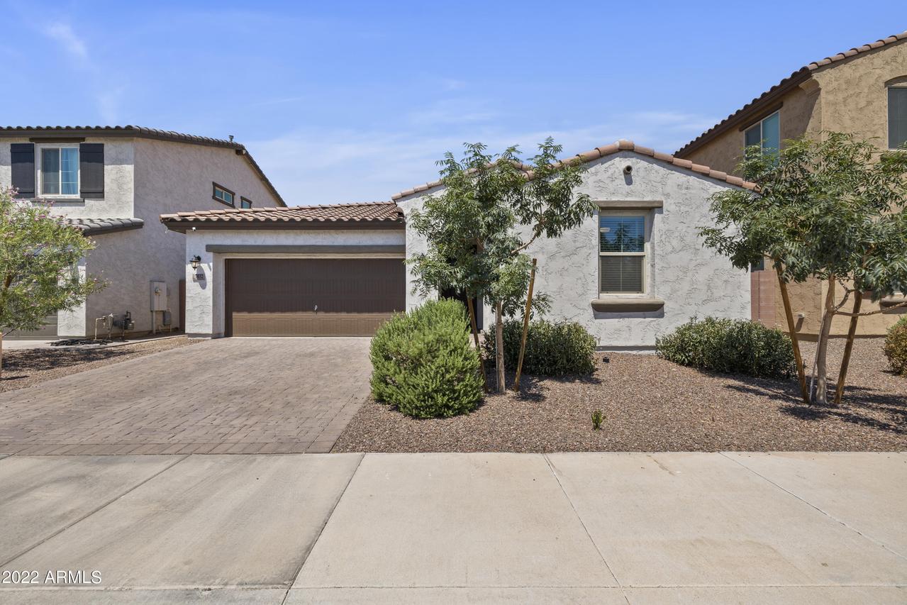 7032 N 84th Ave., Glendale, AZ 85305