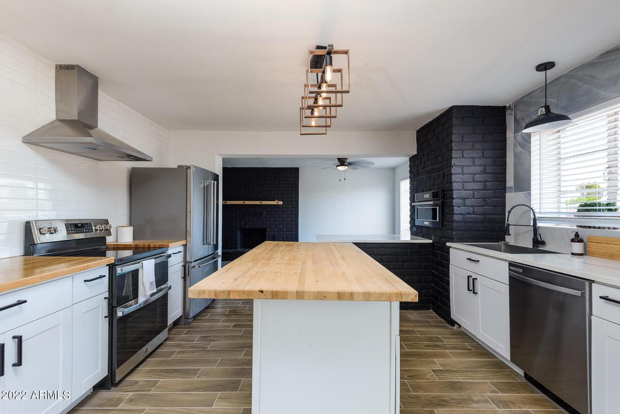 2220 W San Miguel Ave., Phoenix, AZ 85015