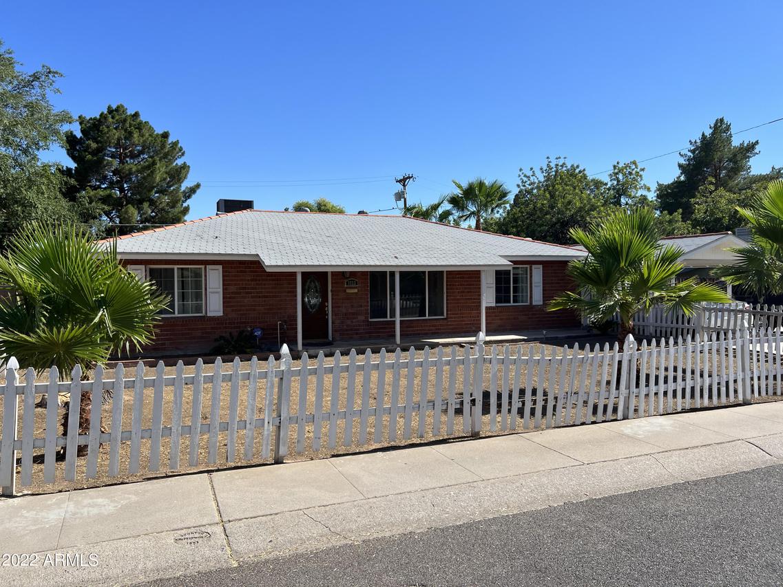 3733 E Piccadilly Rd., Phoenix, AZ 85018