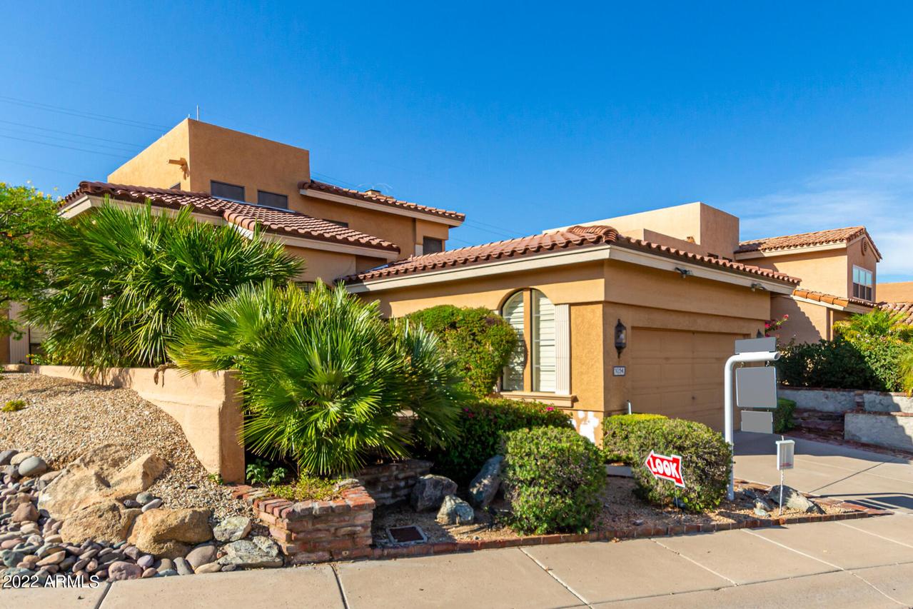 1054 E Shangri La Rd., Phoenix, AZ 85020