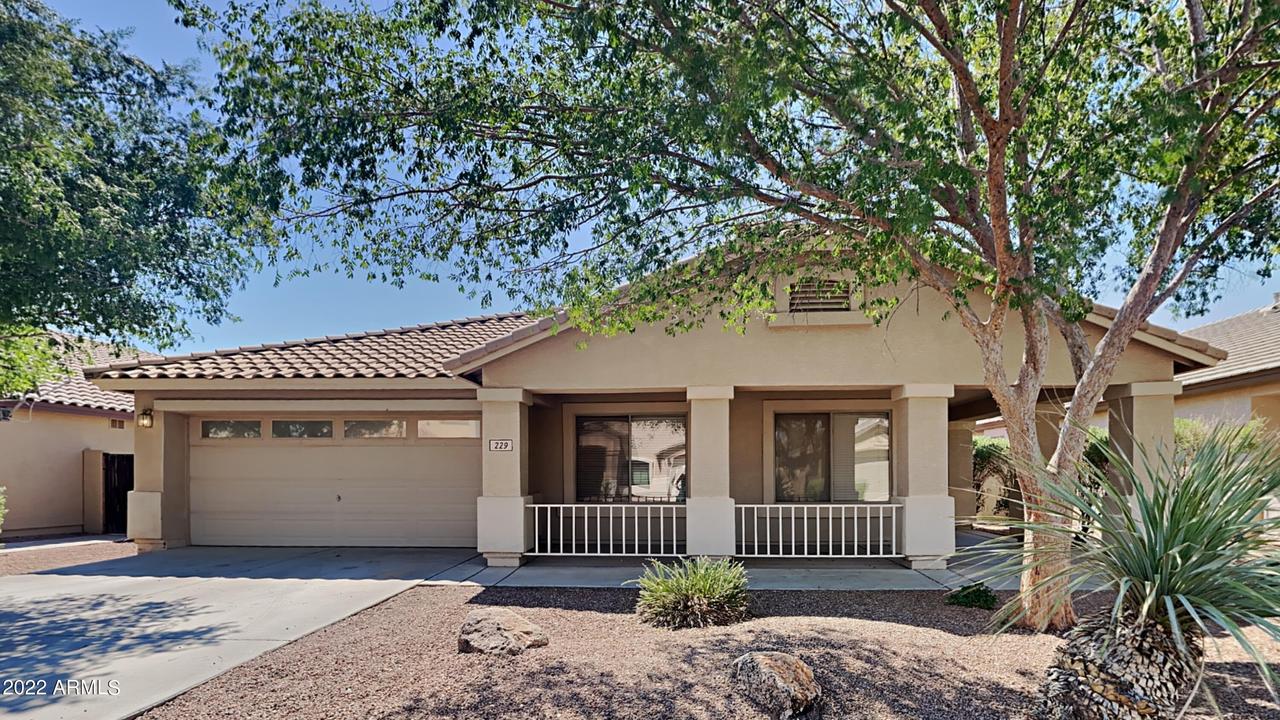 229 E Clairidge Dr., San Tan Valley, AZ 85143