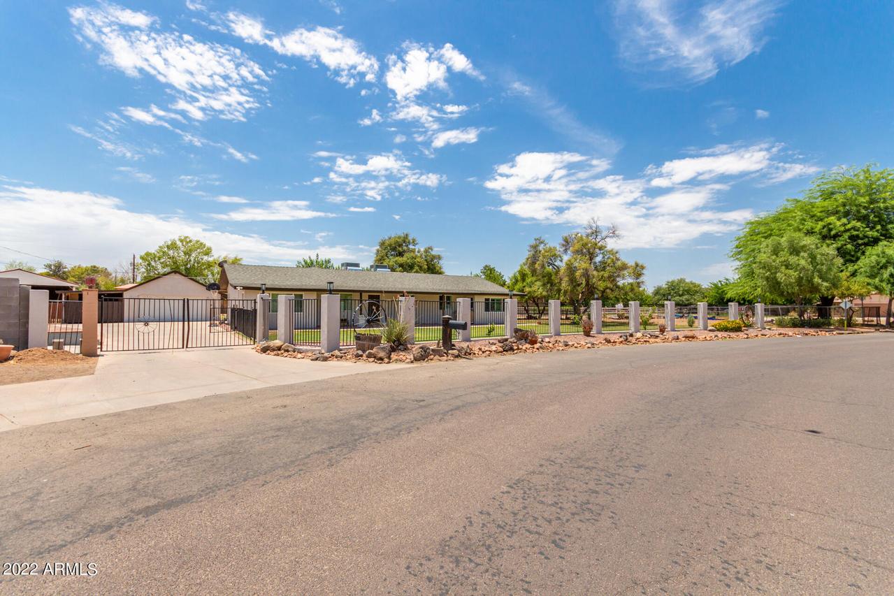 7125 W Caribbean Ln., Peoria, AZ 85381