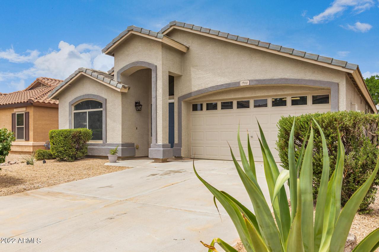 1700 E Leslie Ave., San Tan Valley, AZ 85140