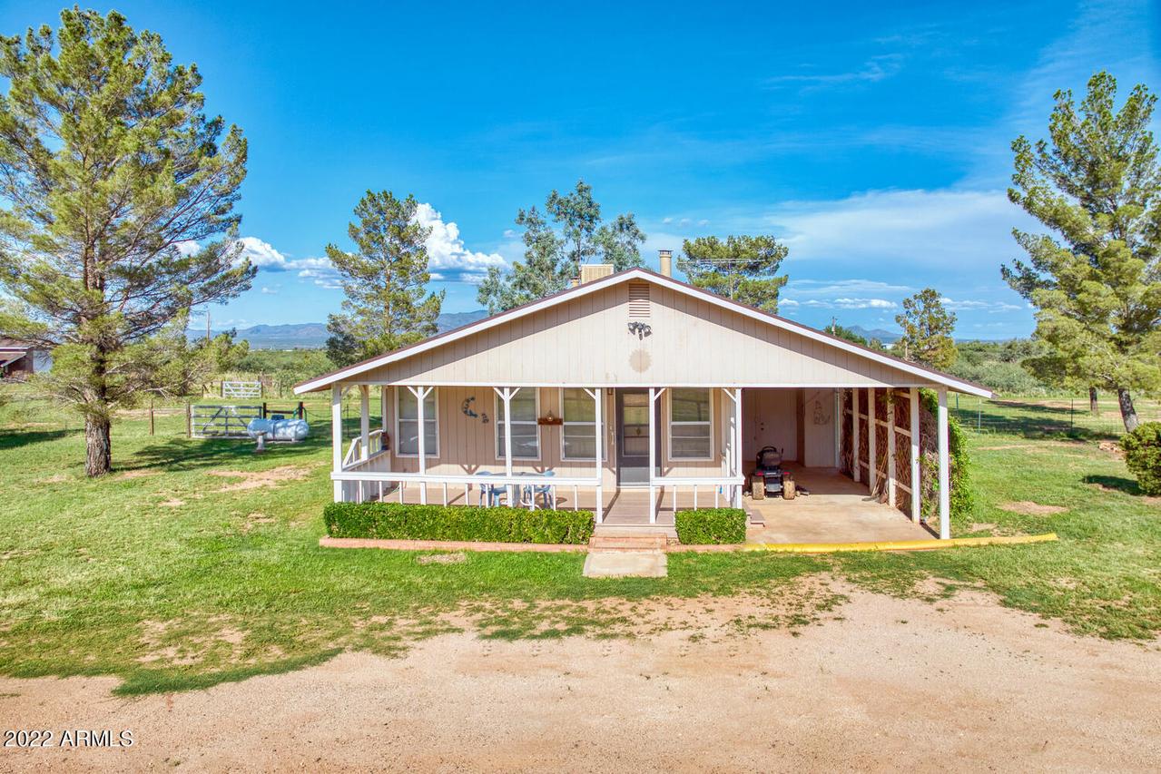 6571 S Arabian Dr., Hereford, AZ 85615