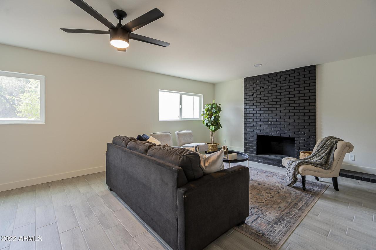 5044 W Echo Ln., Glendale, AZ 85302