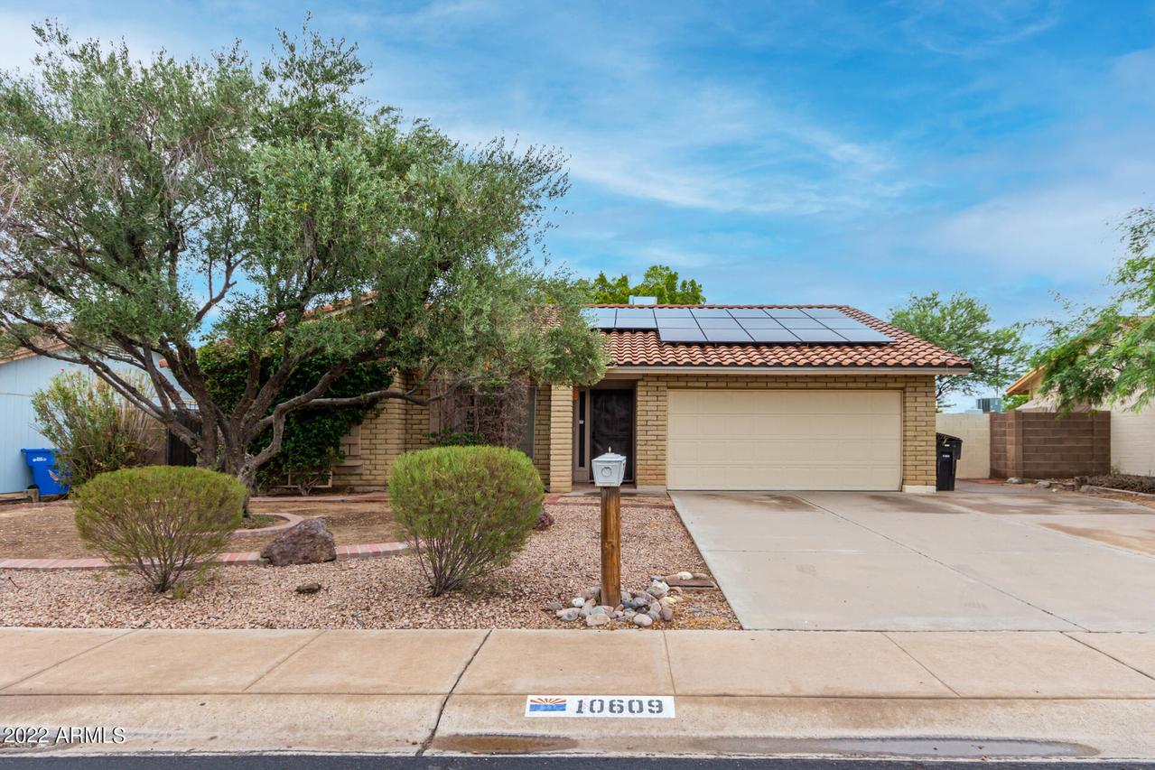 10609 S 42nd St., Phoenix, AZ 85044