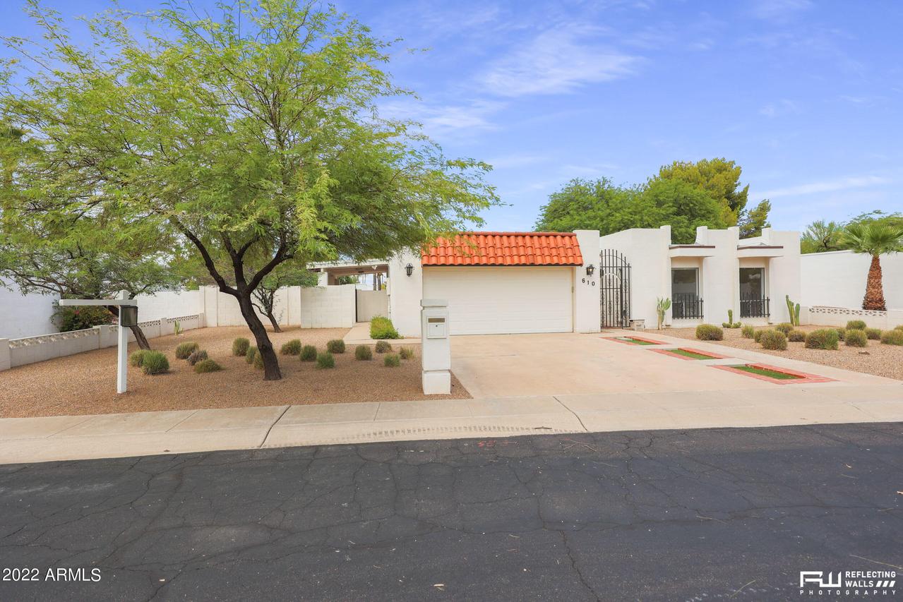 610 E Calavar Rd., Phoenix, AZ 85022