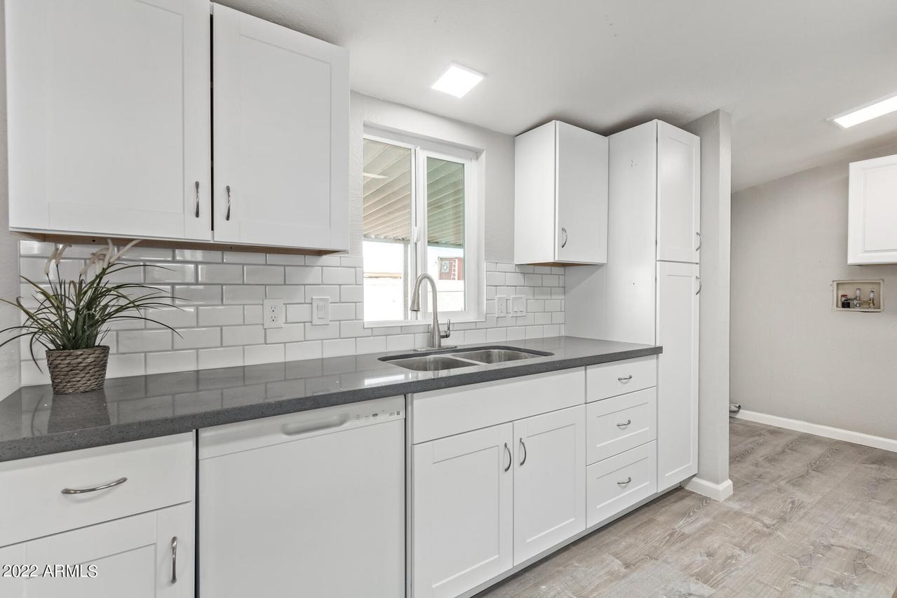 16021 N 70th Ave., Peoria, AZ 85382