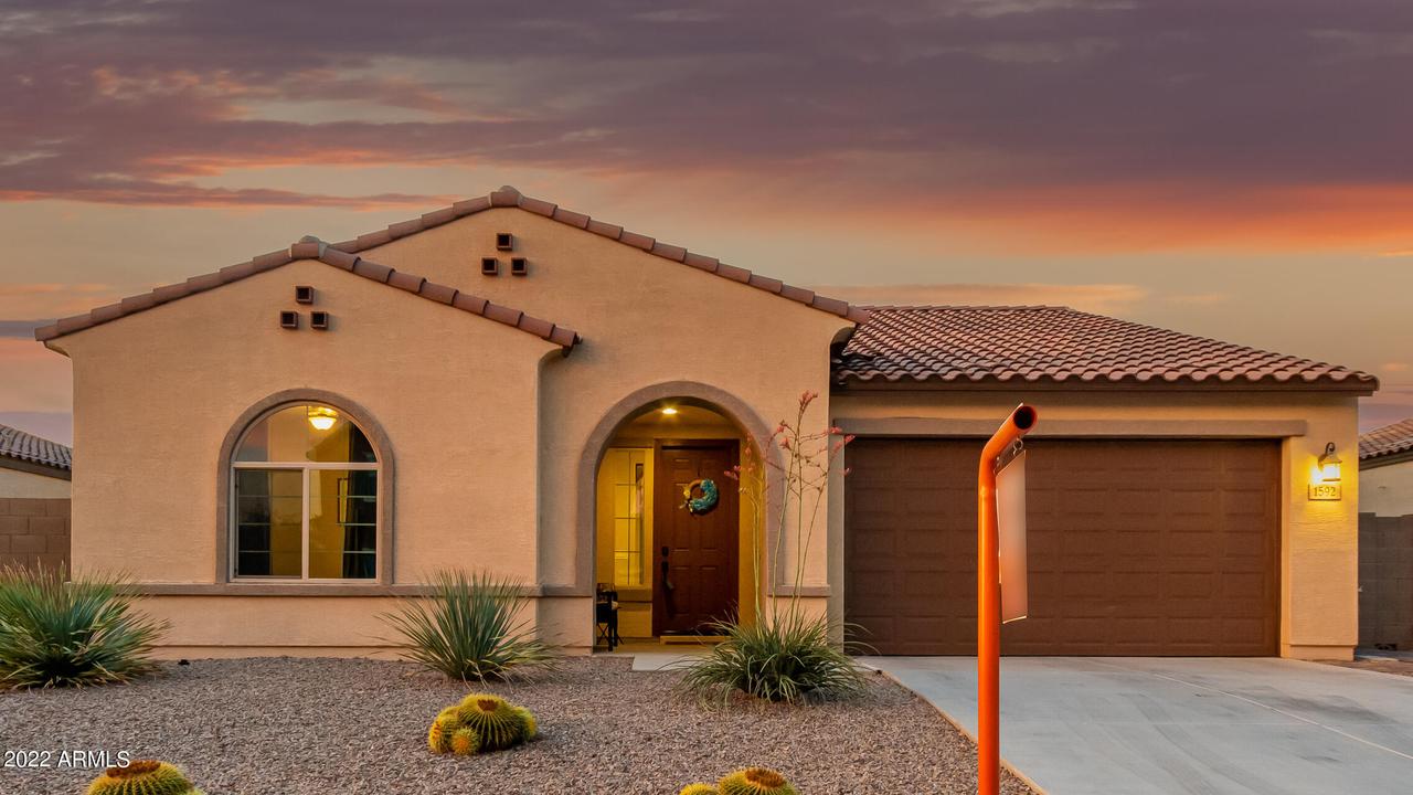 1592 E Luna Blanca Way, San Tan Valley, AZ 85140
