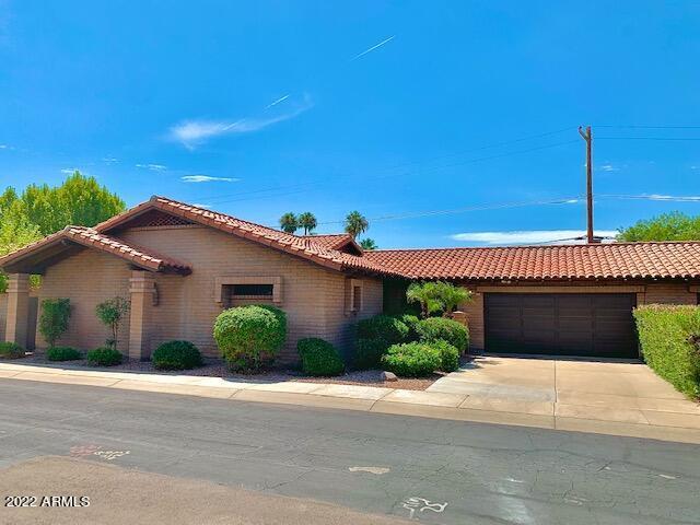 31 W Royal Palm Rd., Phoenix, AZ 85021