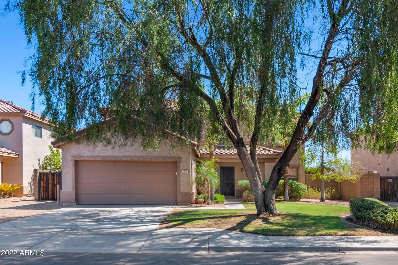 1051 S Grenoble, Mesa, AZ 85208
