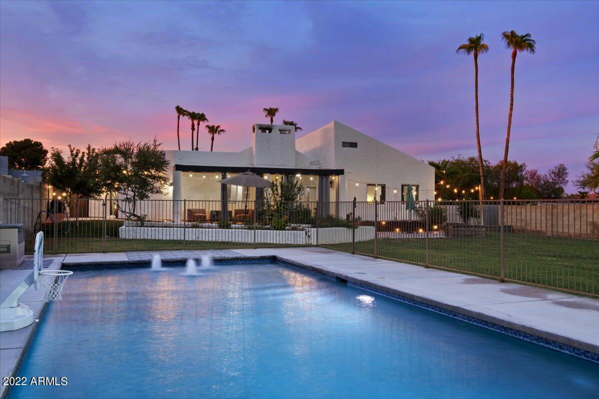 3431 E Shangri La Rd., Phoenix, AZ 85028