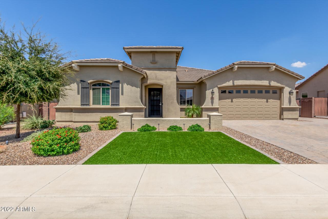 1008 W Pagoda Ave., San Tan Valley, AZ 85140