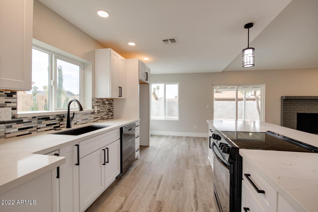 6833 W Cameron Dr., Peoria, AZ 85345