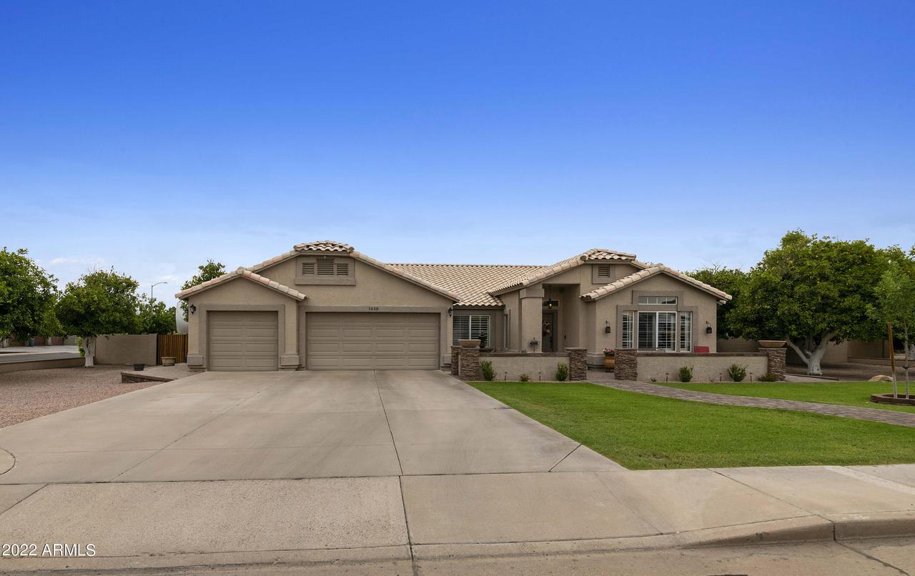 1426 N Omaha Cir., Mesa, AZ 85205