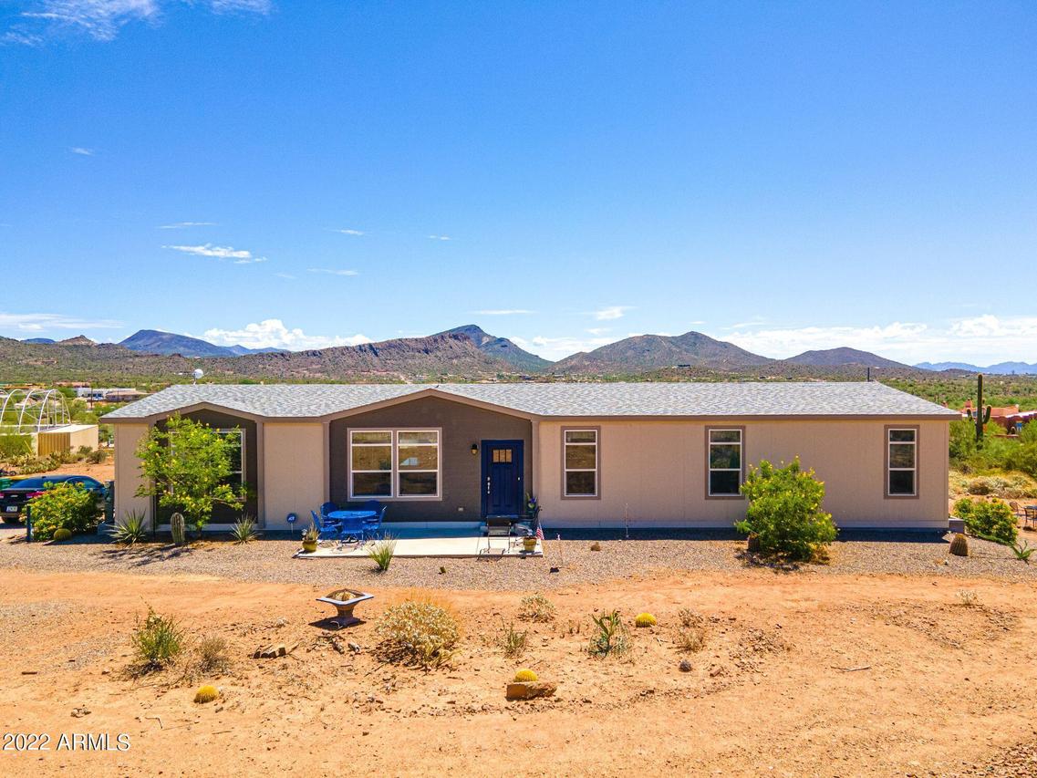 42617 N 11th Ave., New River, AZ 85087