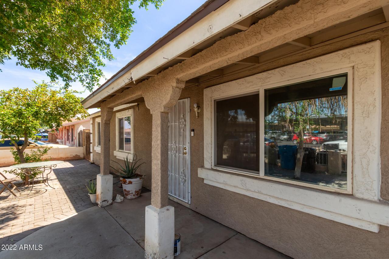 2052 N 64th Dr., Phoenix, AZ 85035