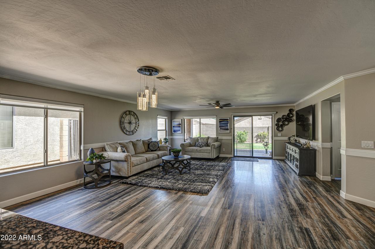 928 W Desert Hills Dr., San Tan Valley, AZ 85143