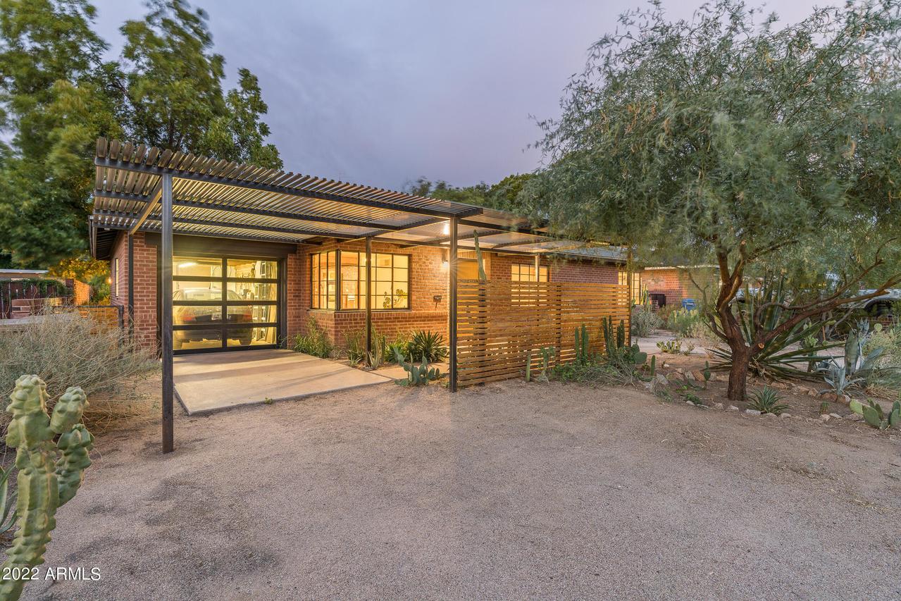 2530 E Devonshire Ave., Phoenix, AZ 85016