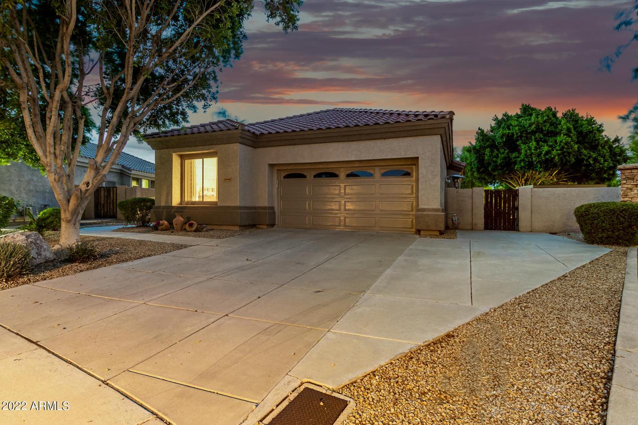 6944 W Rose Garden Ln., Glendale, AZ 85308