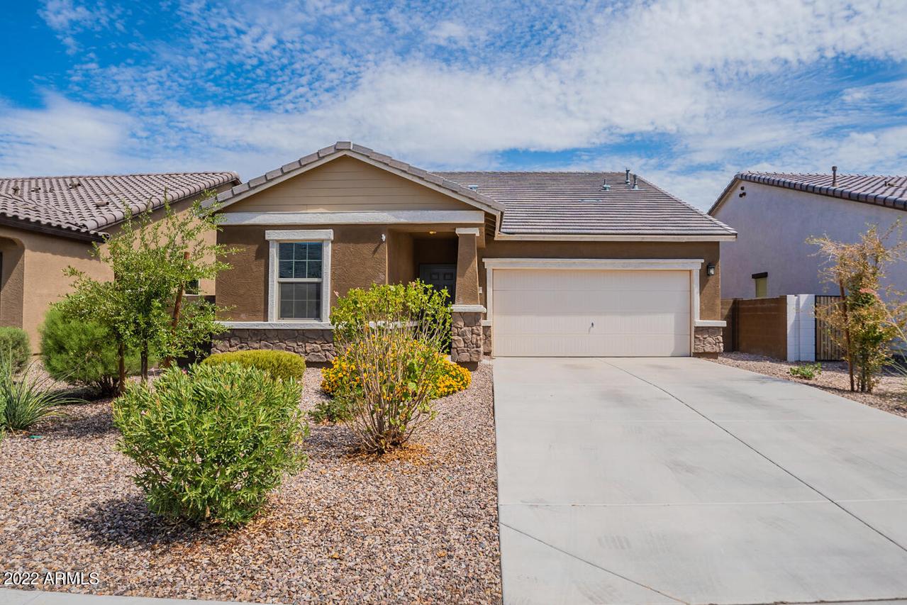 410 W Mammoth Cave Dr., San Tan Valley, AZ 85140