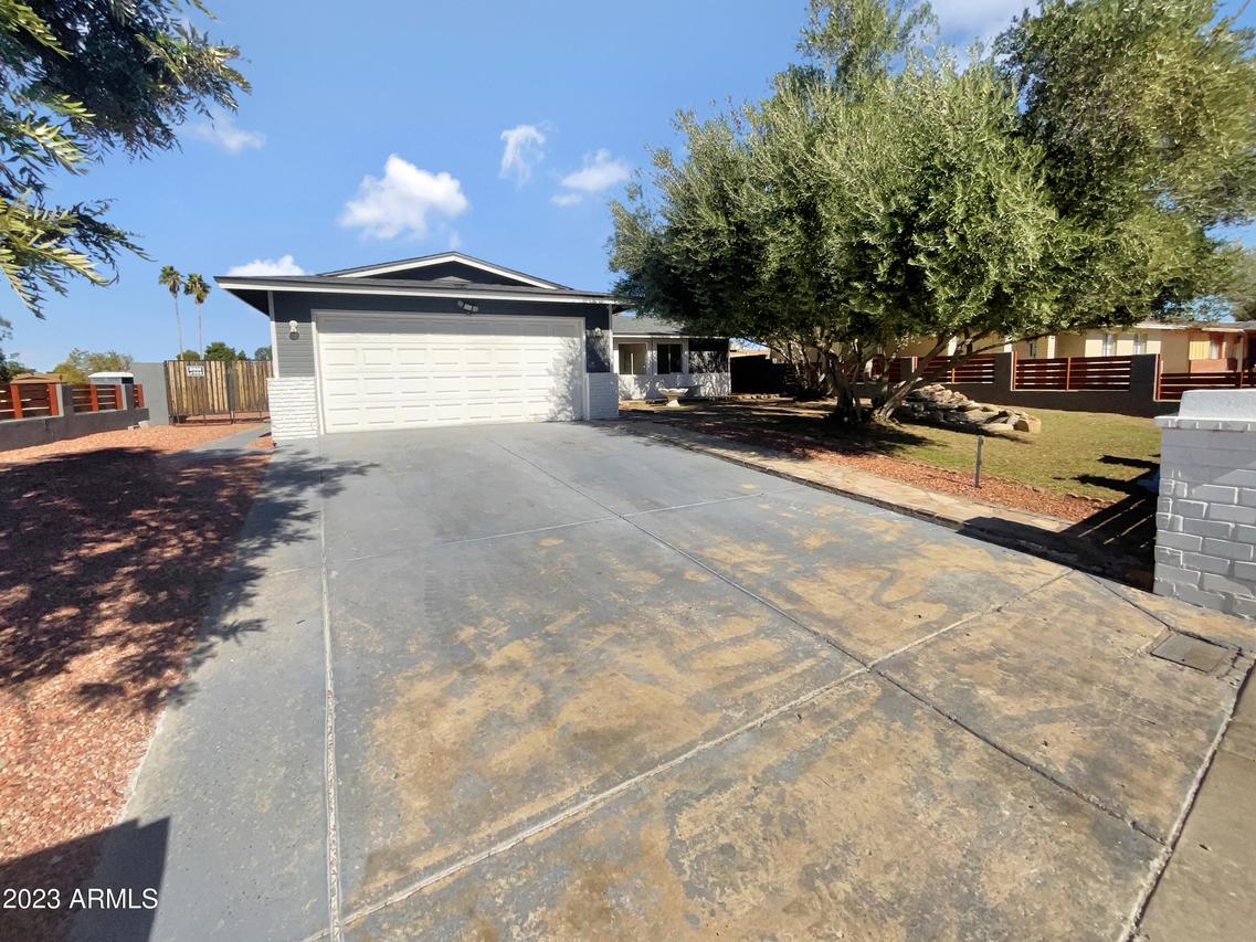 1030 W Danbury Rd., Phoenix, AZ 85023