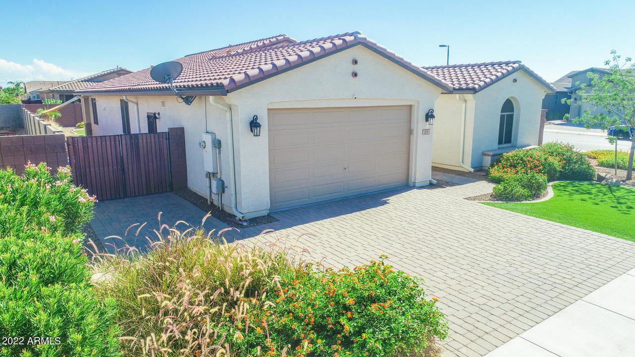 205 W Hackberry Ave., San Tan Valley, AZ 85140