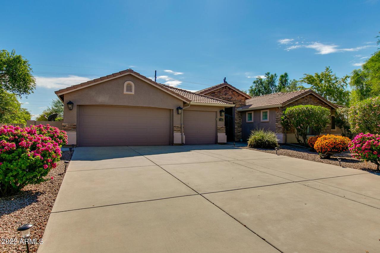 31778 N Sunflower Way, San Tan Valley, AZ 85143