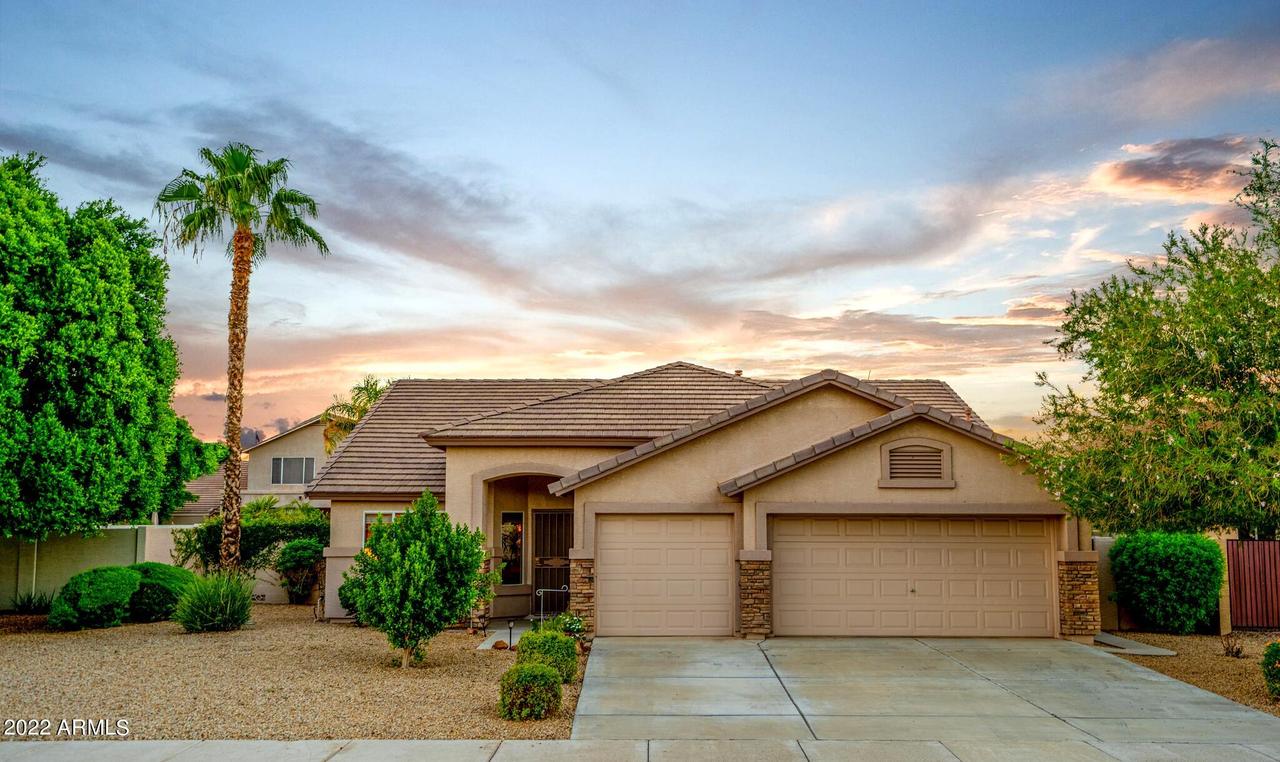 8032 W Rose Garden Ln., Peoria, AZ 85382