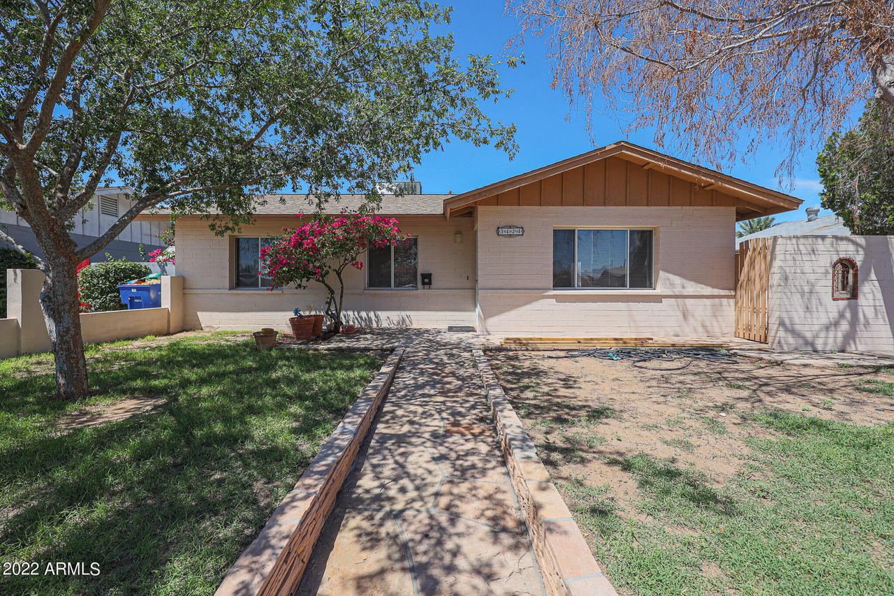 3424 W Saint Moritz Ln., Phoenix, AZ 85053