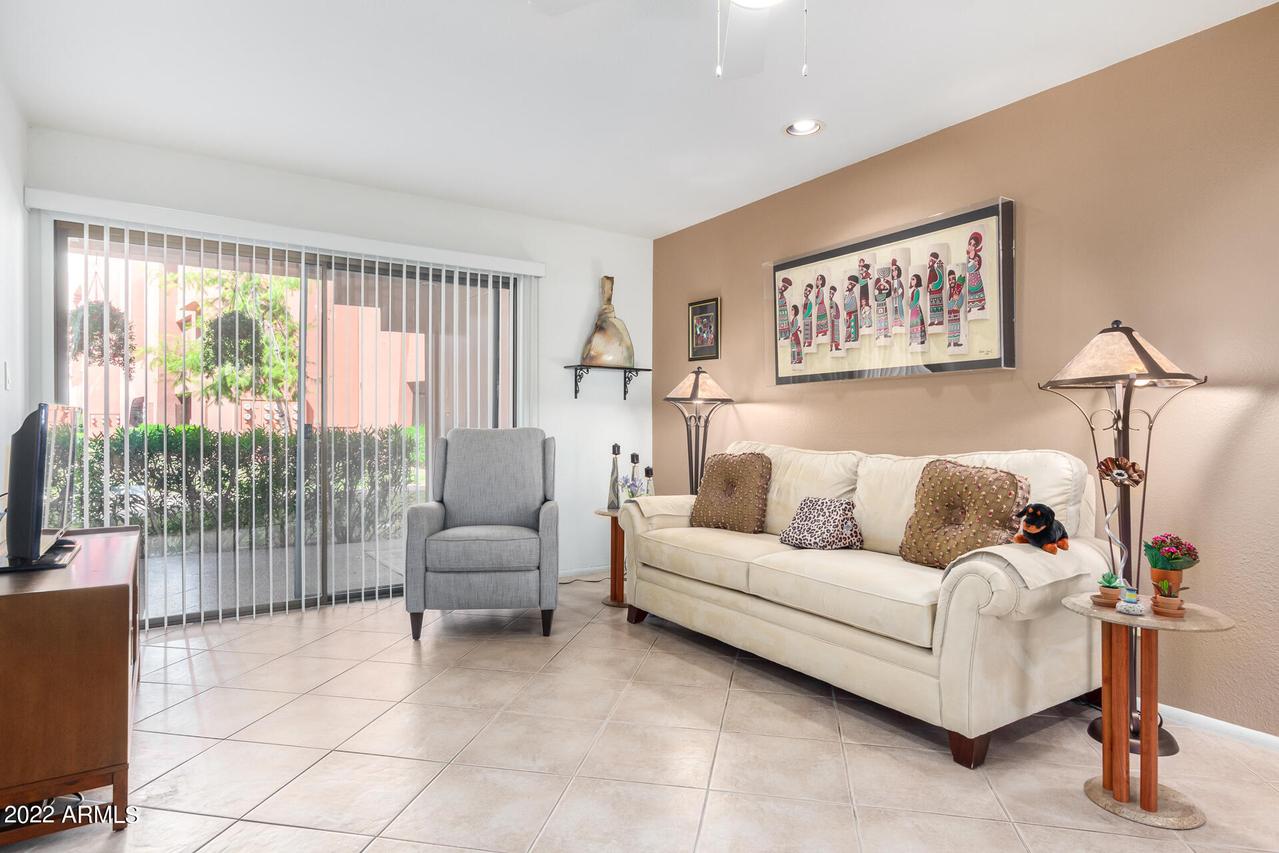12222 N Paradise Village Pkwy. #136, Phoenix, AZ 85032