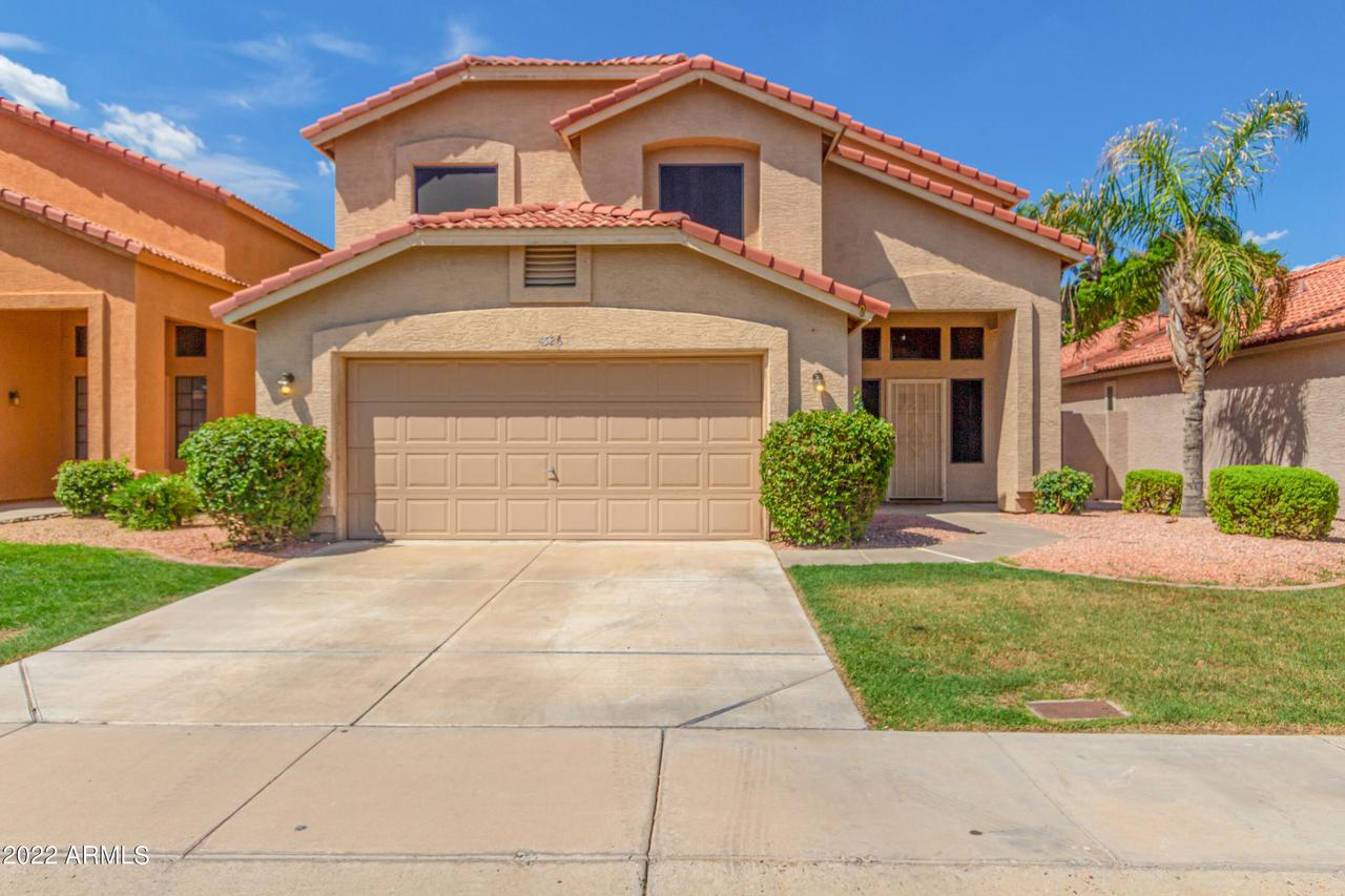 4526 E Amberwood Dr., Phoenix, AZ 85048
