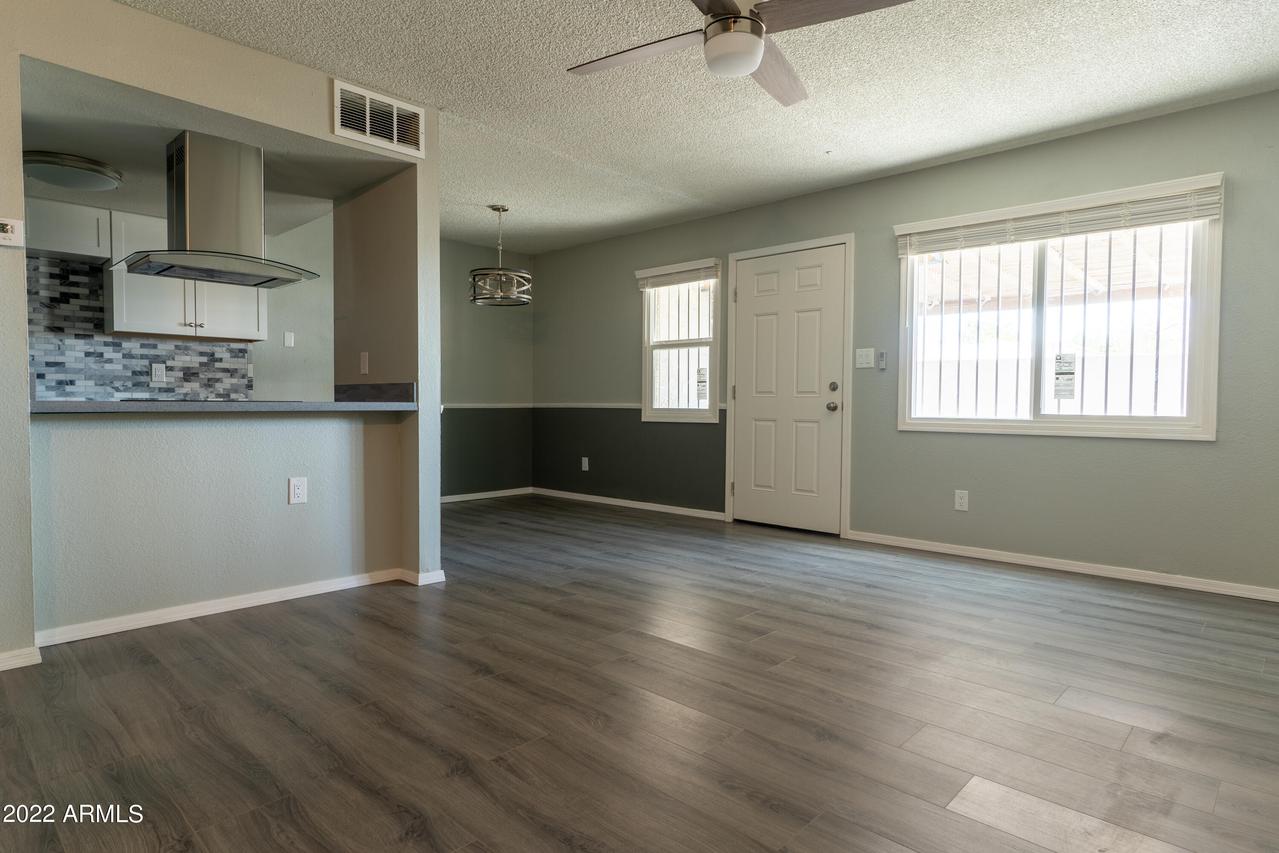 5233 N 42nd Pkwy., Phoenix, AZ 85019