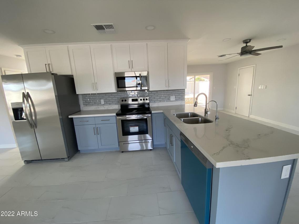 10408 W Echo Ln., Peoria, AZ 85345