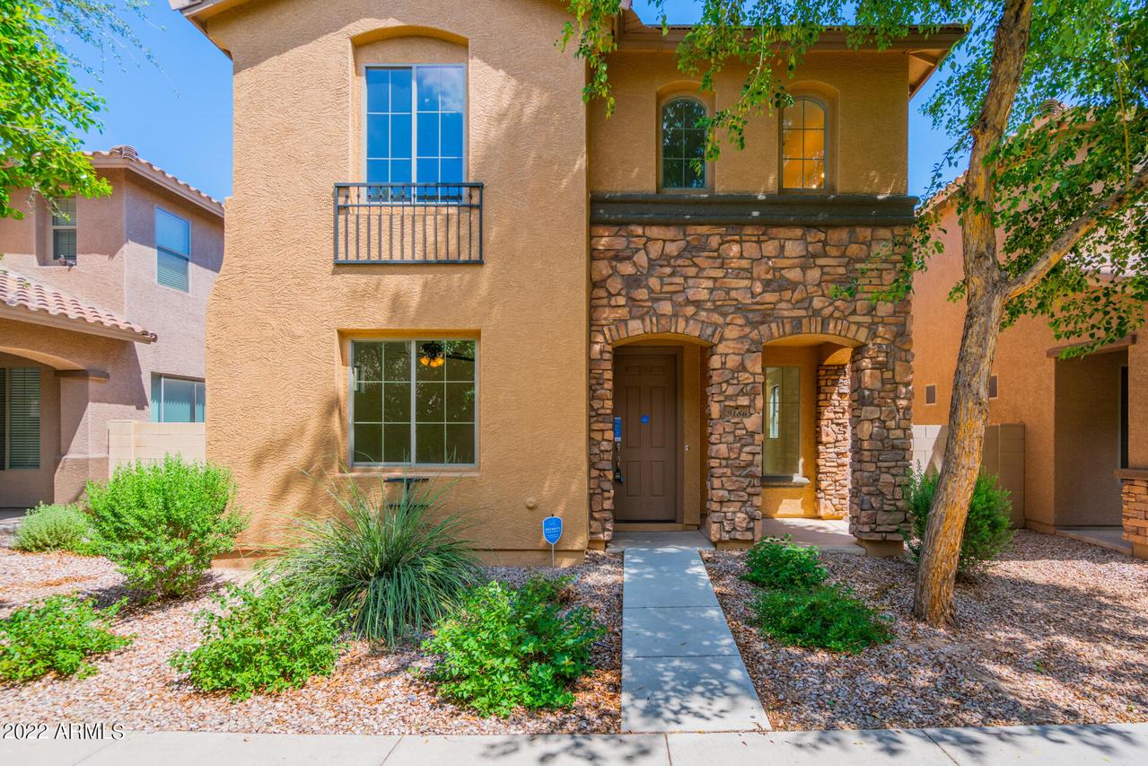 9186 W Meadow Dr., Peoria, AZ 85382