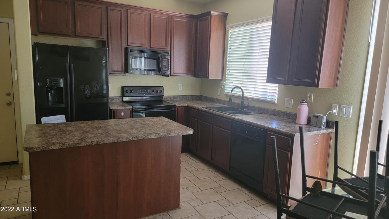 1913 N 78th Ave., Phoenix, AZ 85035