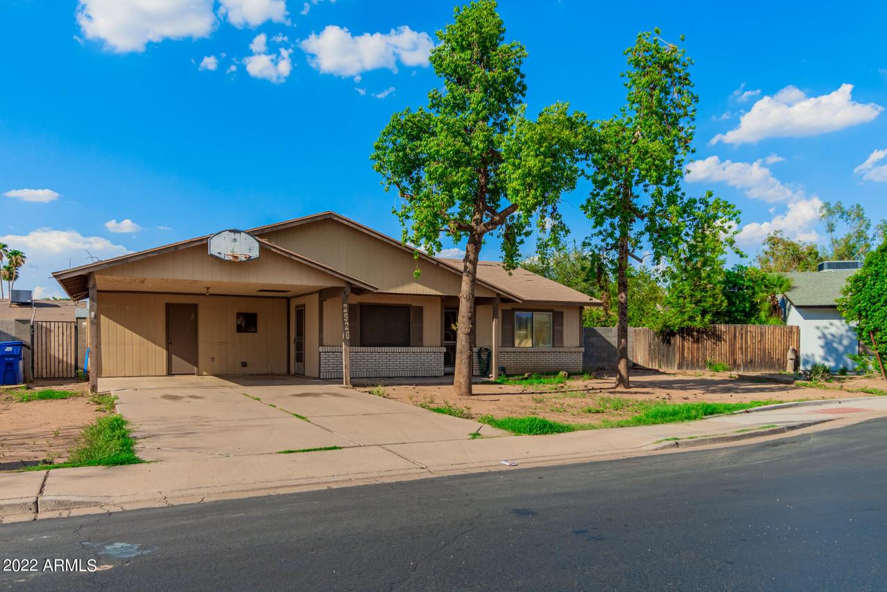 2926 E Dragoon Ave., Mesa, AZ 85204