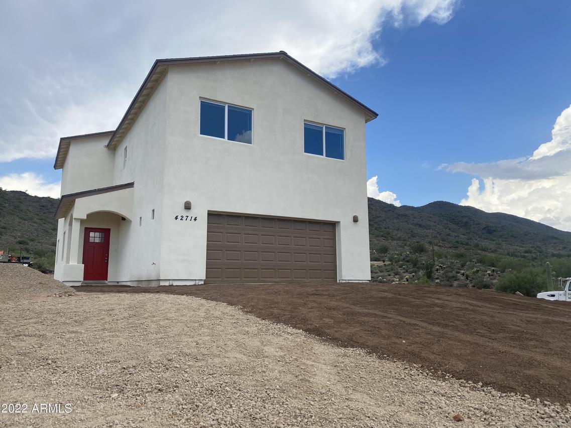 42714 N 11th Ave., New River, AZ 85087