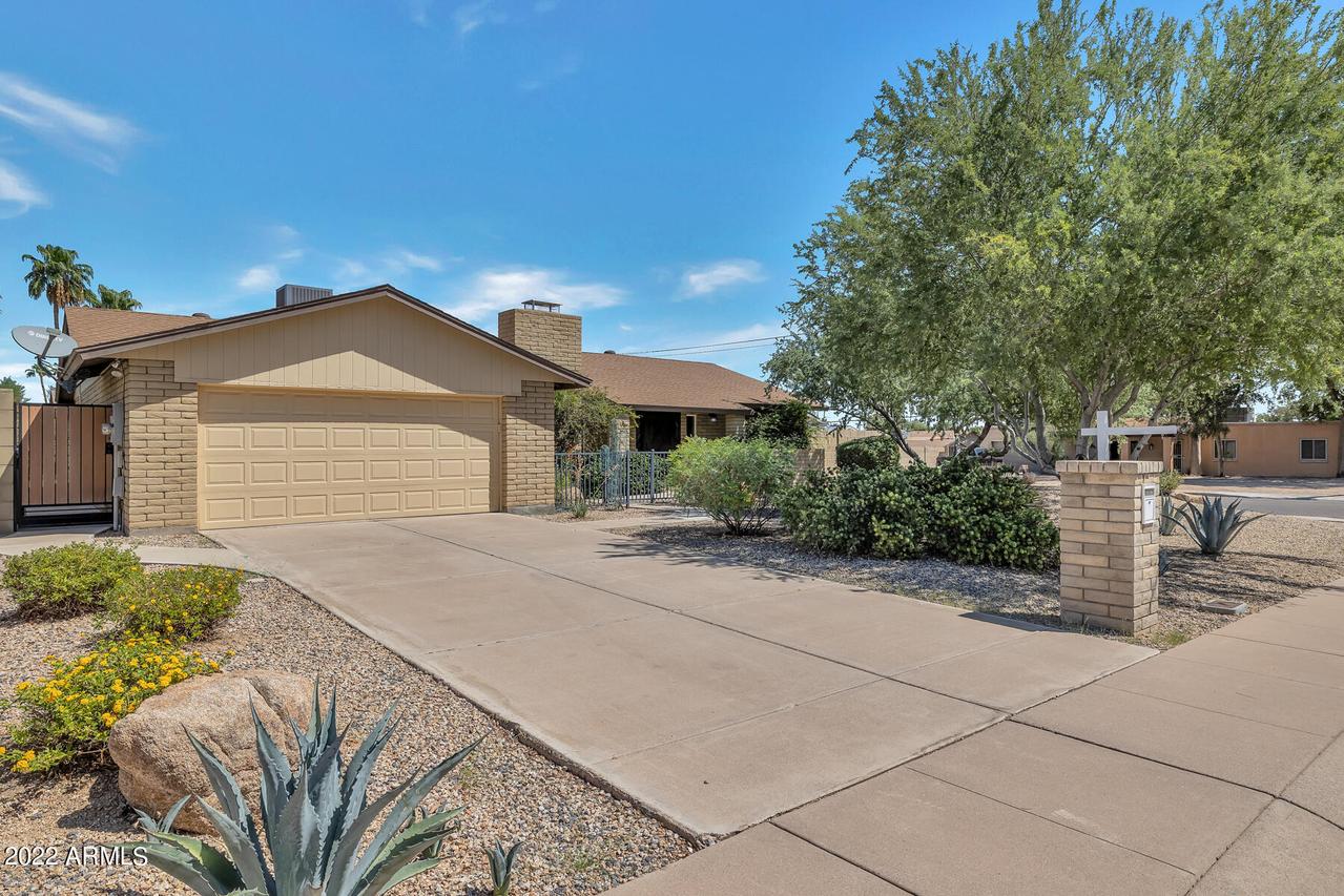2366 E Becker Ln., Phoenix, AZ 85028