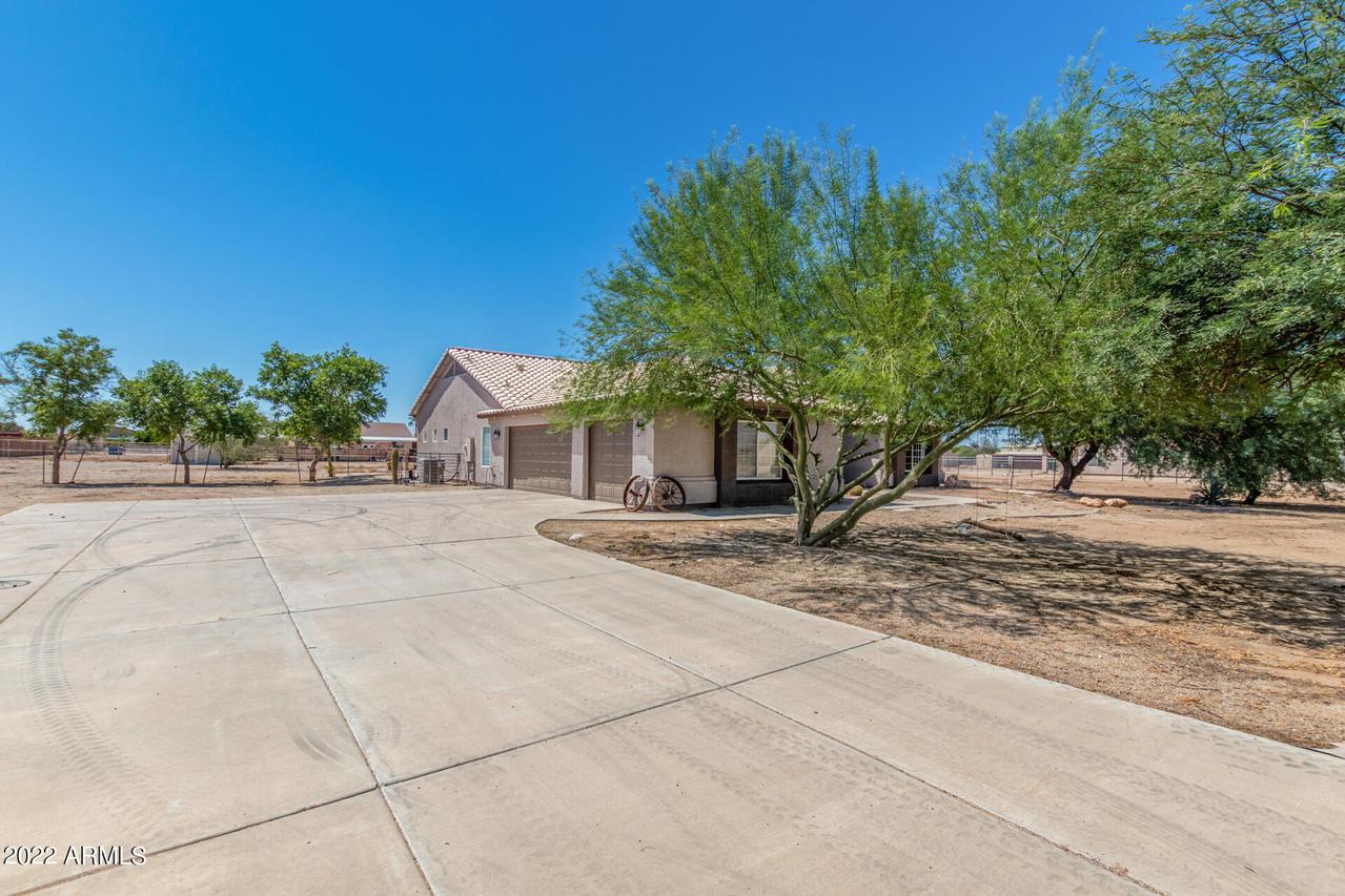 3983 E Triple Crown Dr., San Tan Valley, AZ 85140