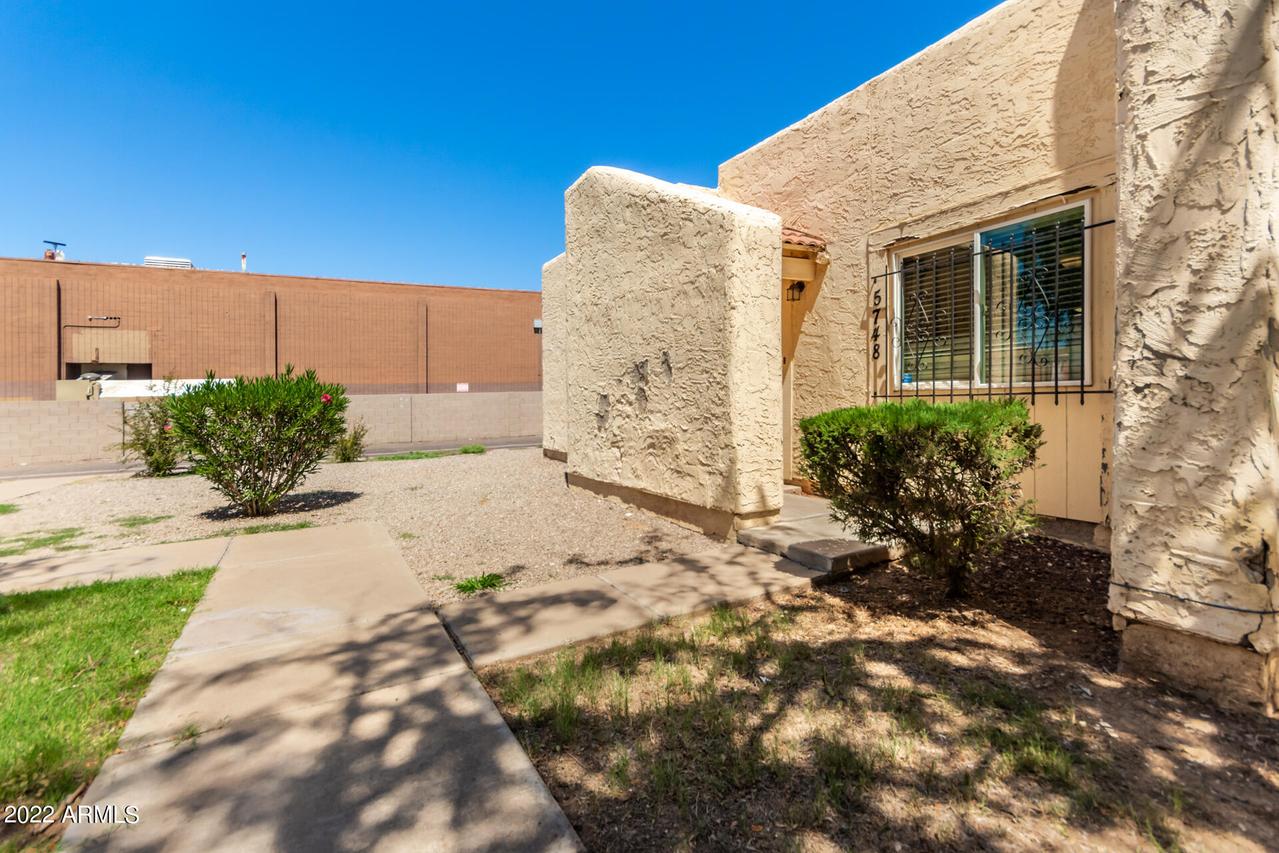 5748 N 43rd Ln., Glendale, AZ 85301