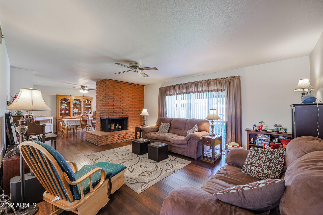 3122 W Gelding Dr., Phoenix, AZ 85053
