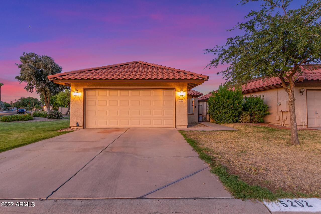 5202 E Half Moon Dr., Phoenix, AZ 85044